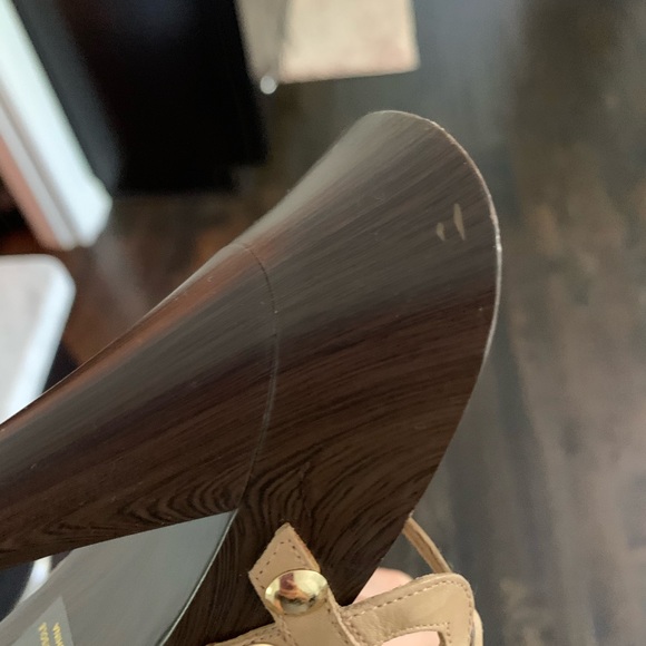 Jessica Simpson wood heel sandal. Platform heel - Picture 6 of 7